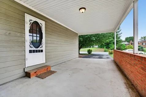 108 Briarwood Circle Staunton VA 24401