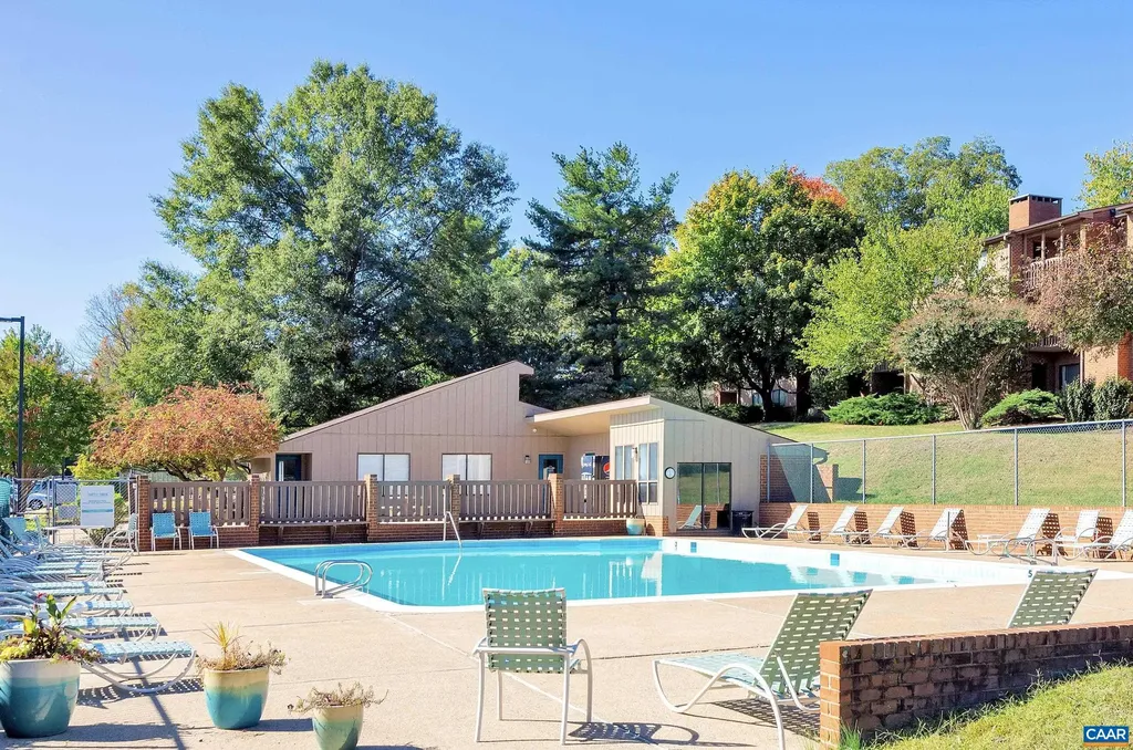 Charlottesville VA, 114 Turtle Creek Road, Unit 4