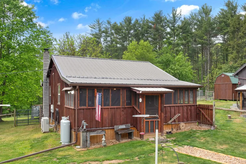21117 Mine Mountain Road Bergton VA 22811