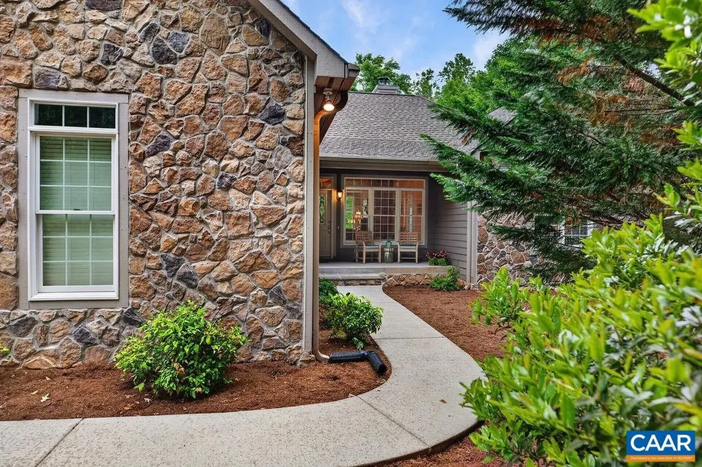 267 Cedar Glen Close Nellysford VA 22958