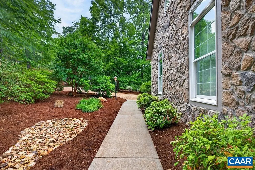 267 Cedar Glen Close Nellysford VA 22958