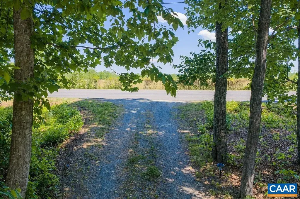 6920 Albevanna Spring Road Scottsville VA 24590