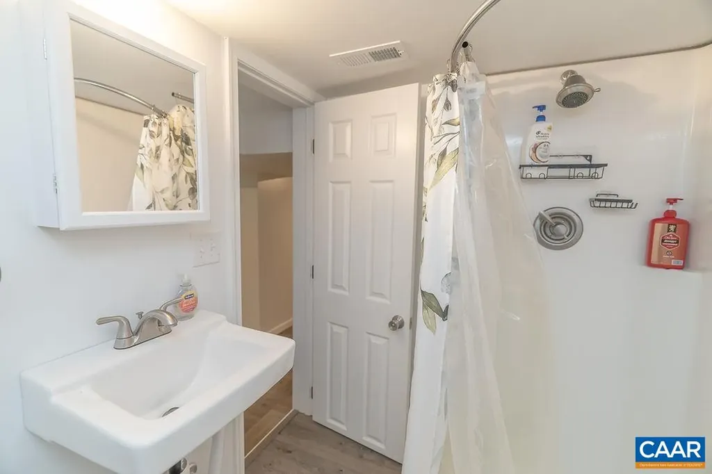 6920 Albevanna Spring Road Scottsville VA 24590