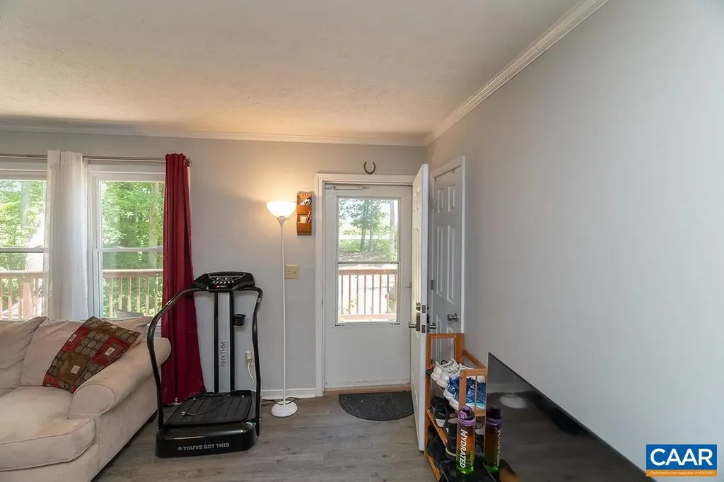 6920 Albevanna Spring Road Scottsville VA 24590