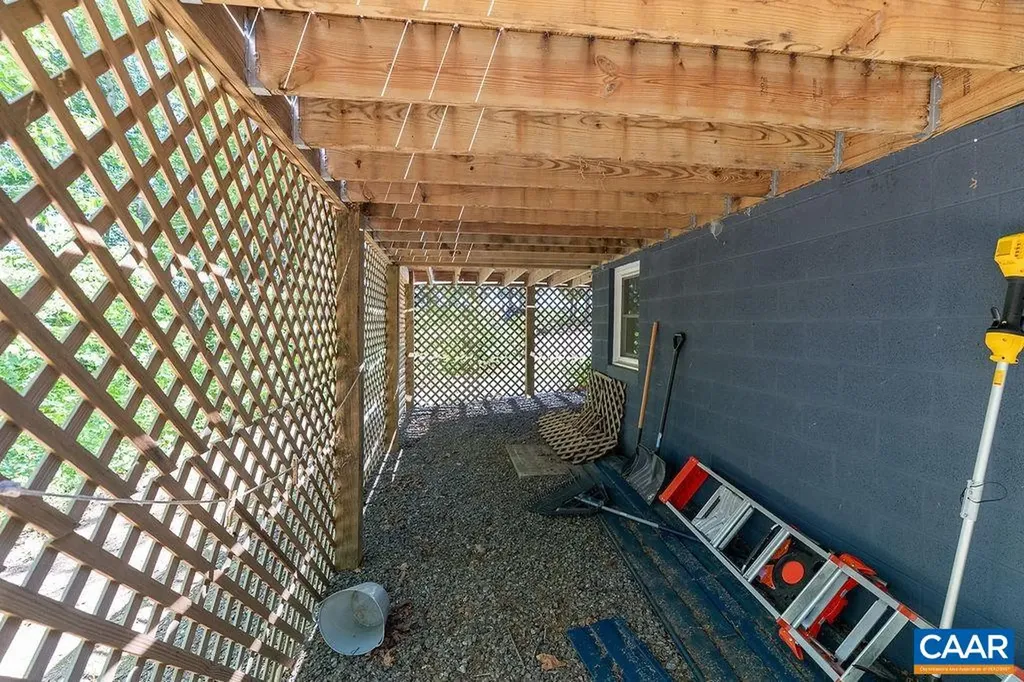 6920 Albevanna Spring Road Scottsville VA 24590