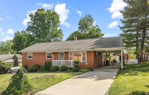 208 Tuxedo Road Staunton VA 24401