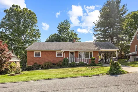 208 Tuxedo Road Staunton VA 24401
