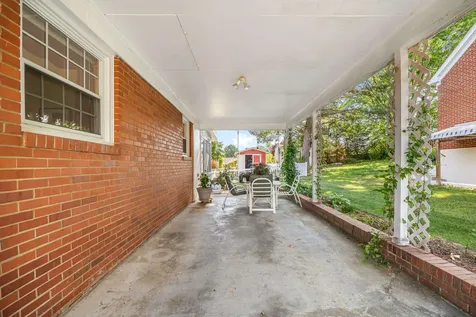 208 Tuxedo Road Staunton VA 24401