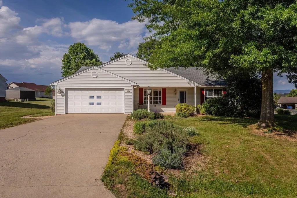 53 Harrogate Drive Fishersville VA 22939