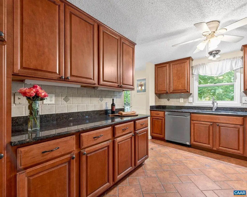 15 Patriot Lane Palmyra VA 22963