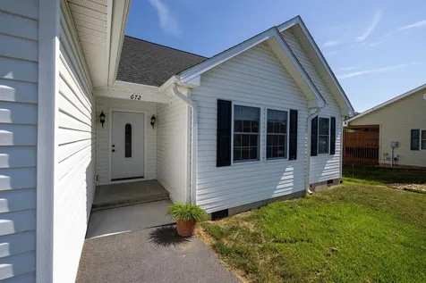 672 Elm Street Broadway VA 22815