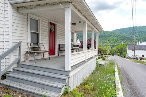 104 Dogwood Drive Franklin WV 26807