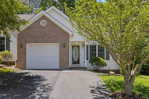 122 Collinswood Drive Staunton VA 24401