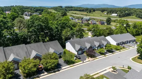122 Collinswood Drive Staunton VA 24401