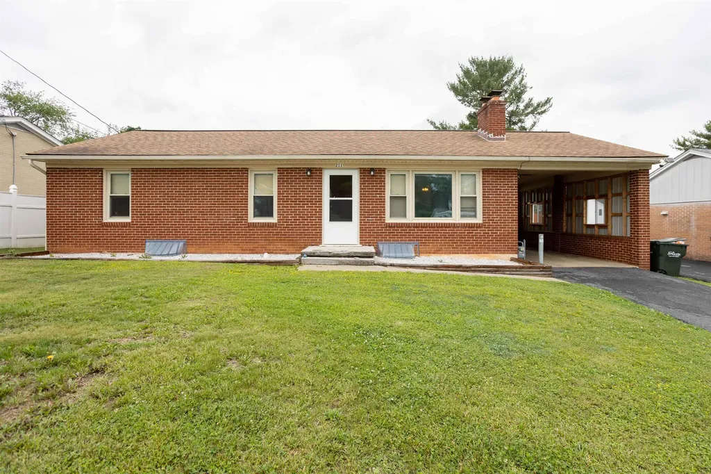 211 George Street Staunton VA 24401