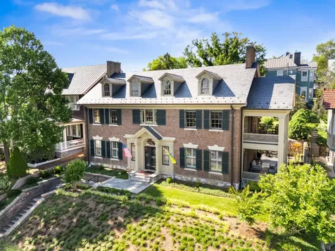 305 Beverley Street E Staunton VA 24401