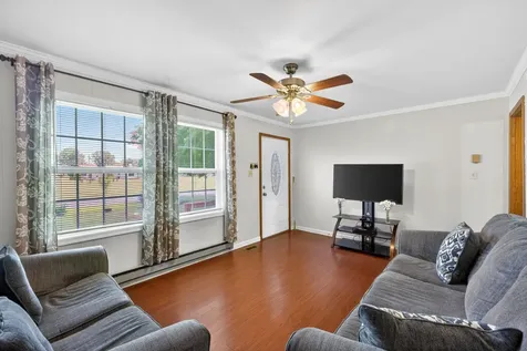 409 13th Street Grottoes VA 24441
