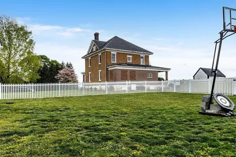 14 Old Oak Drive Stuarts Draft VA 24477