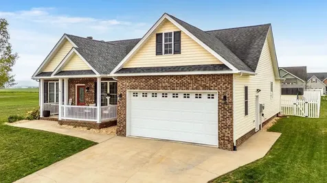 14 Old Oak Drive Stuarts Draft VA 24477