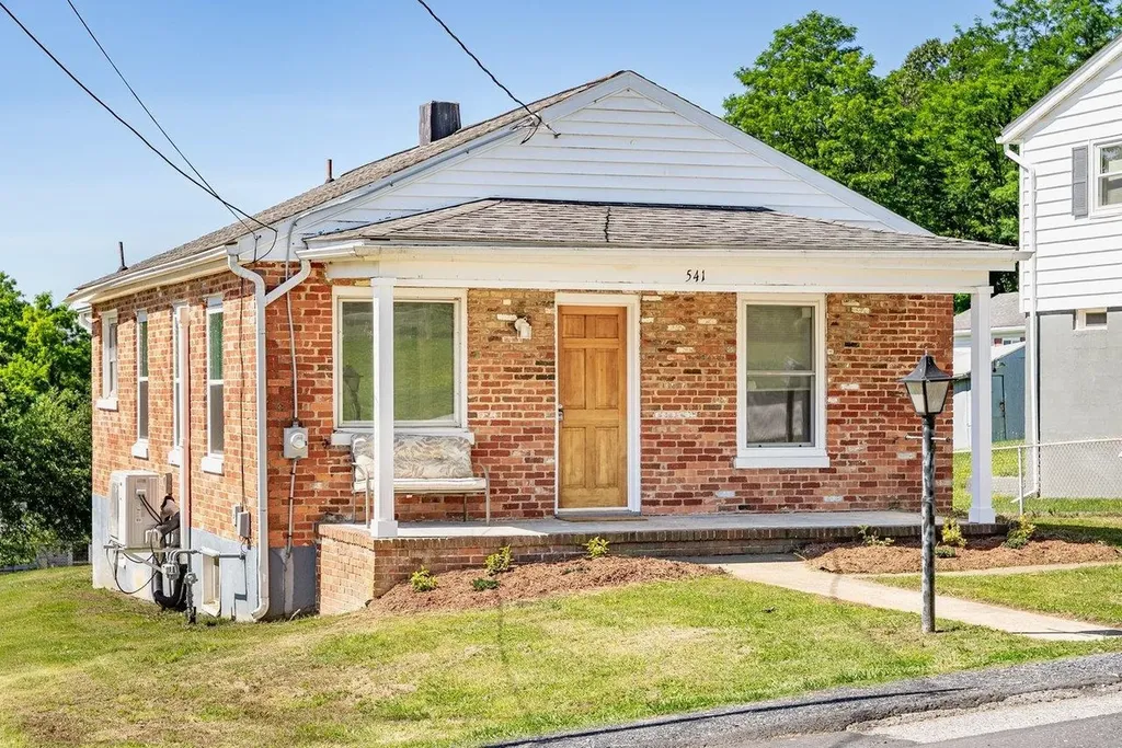 541 Hull Street Staunton VA 24401
