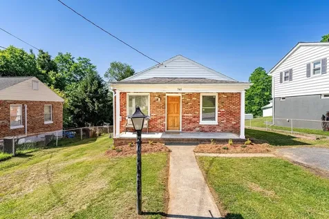 541 Hull Street Staunton VA 24401