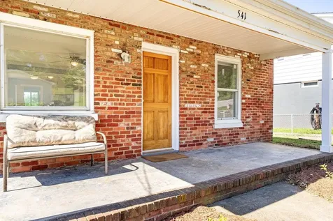 541 Hull Street Staunton VA 24401