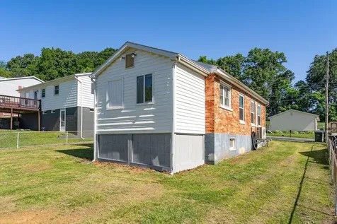 541 Hull Street Staunton VA 24401