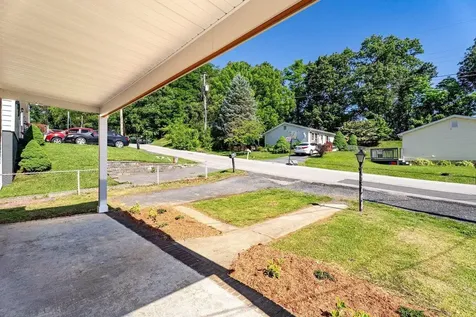 541 Hull Street Staunton VA 24401