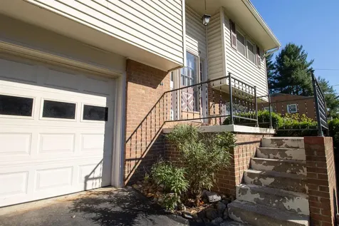 812 Coalter Street N Staunton VA 24401