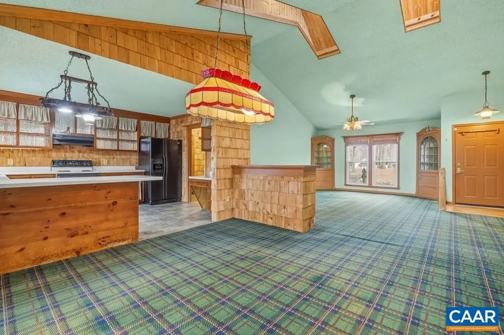 28 Out Of Bounds Road Palmyra VA 22963