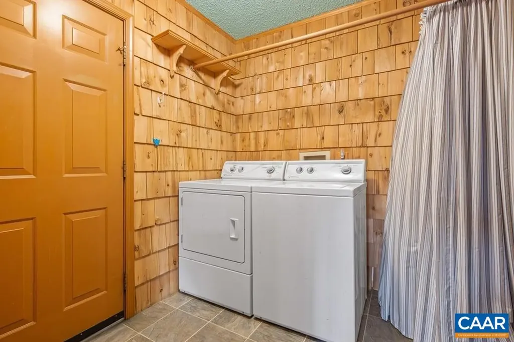 28 Out Of Bounds Road Palmyra VA 22963