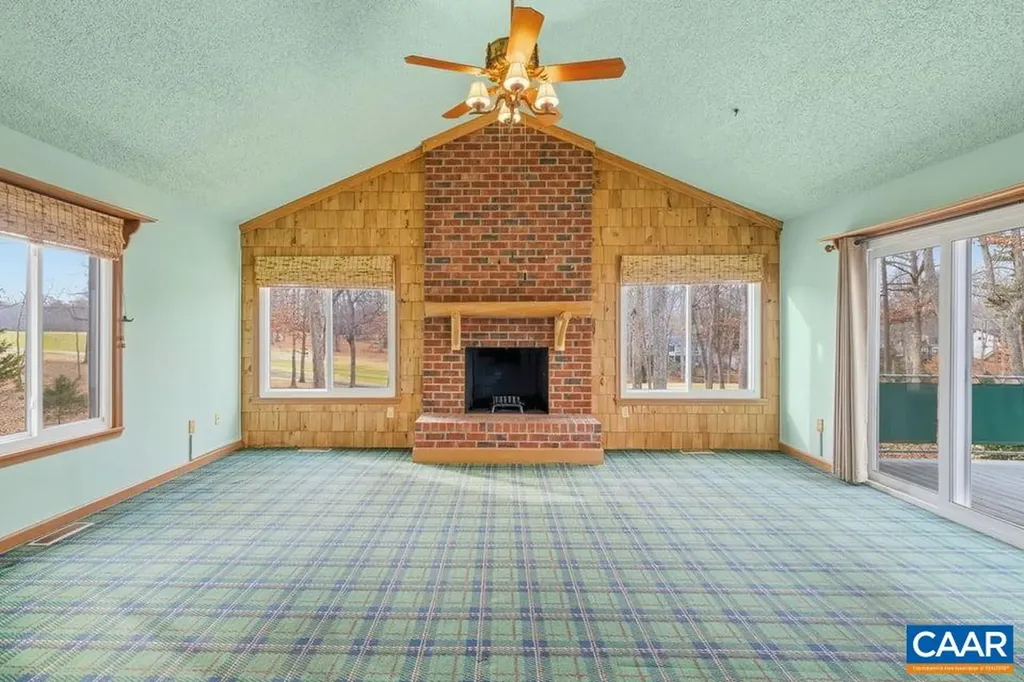 28 Out Of Bounds Road Palmyra VA 22963