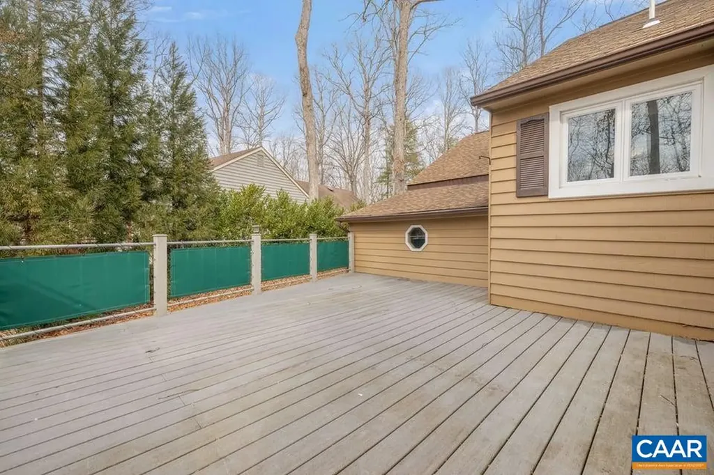 28 Out Of Bounds Road Palmyra VA 22963