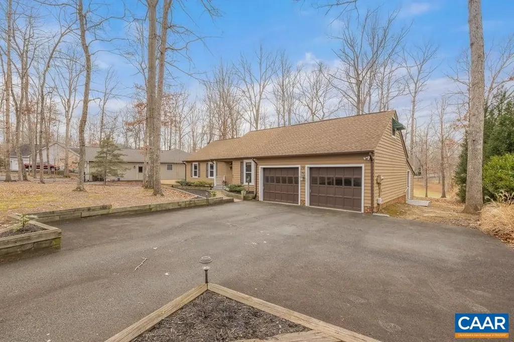 28 Out Of Bounds Road Palmyra VA 22963