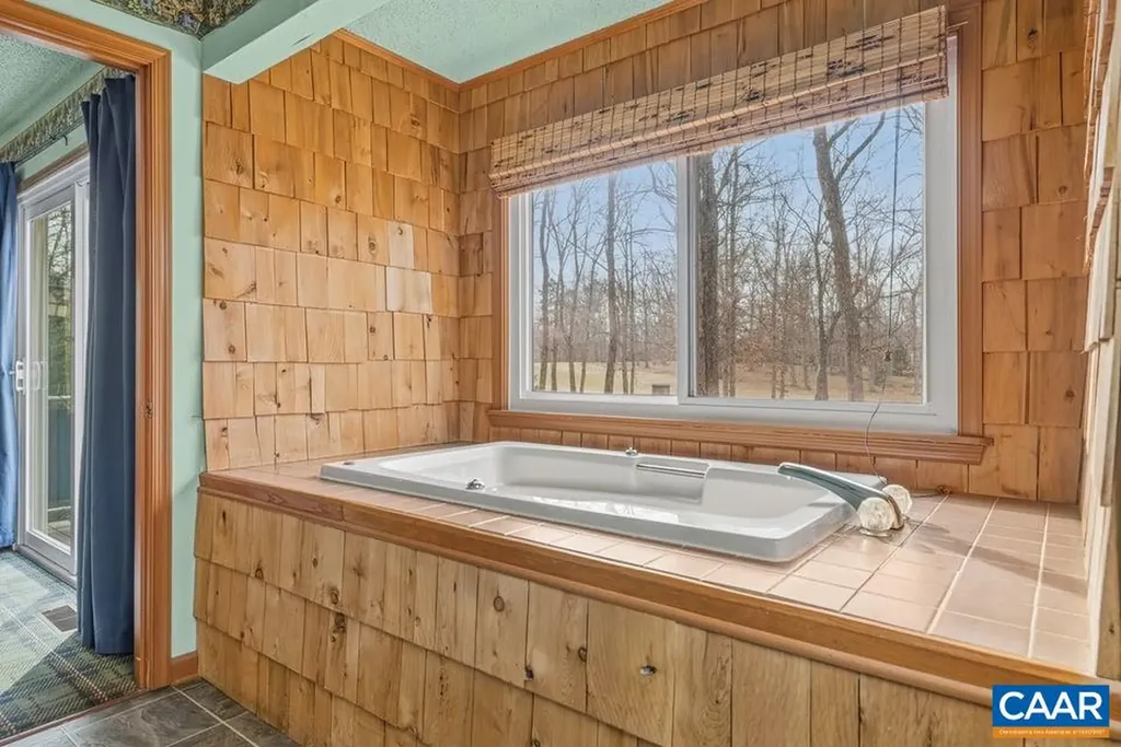 28 Out Of Bounds Road Palmyra VA 22963