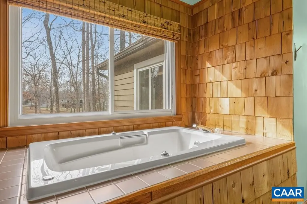 28 Out Of Bounds Road Palmyra VA 22963
