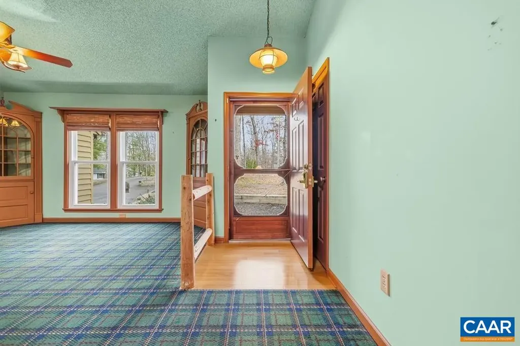 28 Out Of Bounds Road Palmyra VA 22963