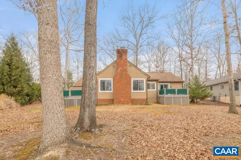 28 Out Of Bounds Road Palmyra VA 22963