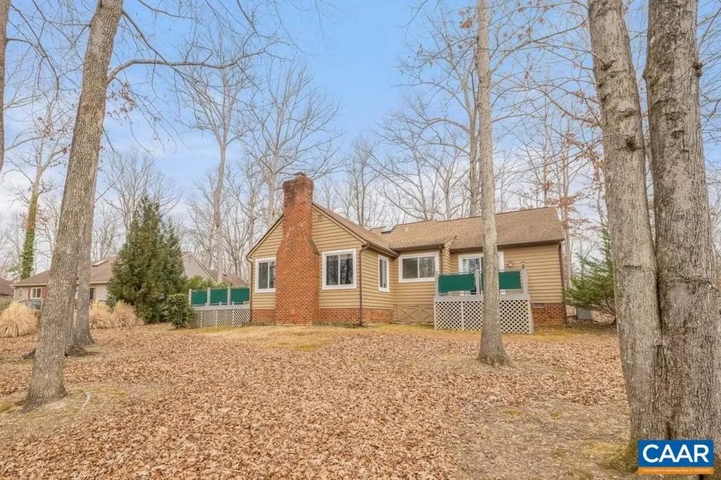 28 Out Of Bounds Road Palmyra VA 22963