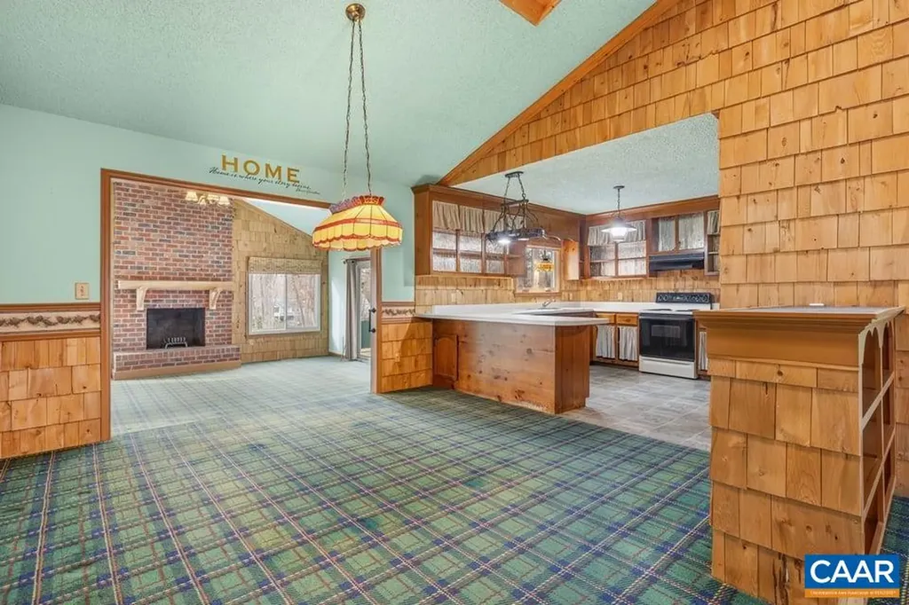28 Out Of Bounds Road Palmyra VA 22963