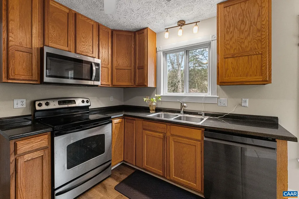 11 Pleasant View Terrace Palmyra VA 22963