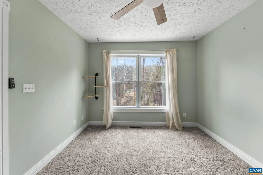 11 Pleasant View Terrace Palmyra VA 22963