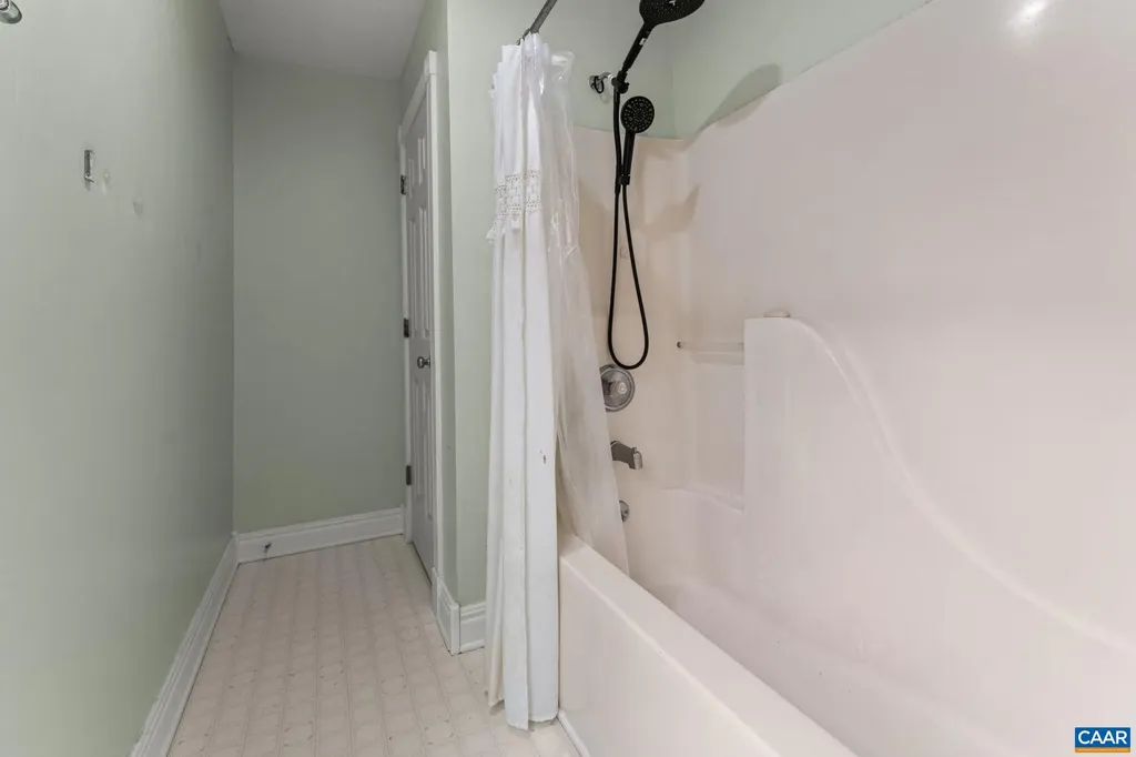 11 Pleasant View Terrace Palmyra VA 22963