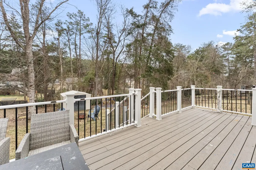 11 Pleasant View Terrace Palmyra VA 22963