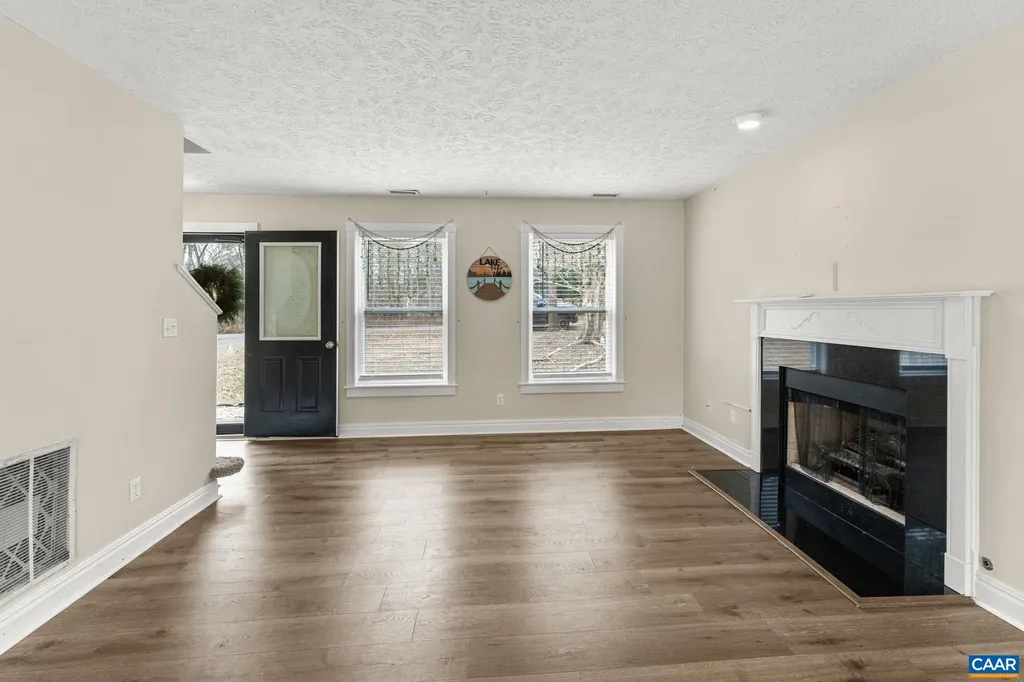 11 Pleasant View Terrace Palmyra VA 22963