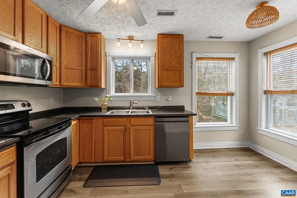 11 Pleasant View Terrace Palmyra VA 22963