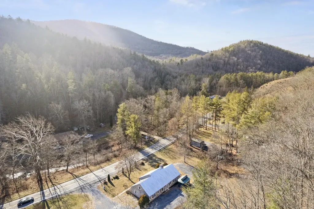 2193 Hankey Mountain Highway Churchville VA 24421