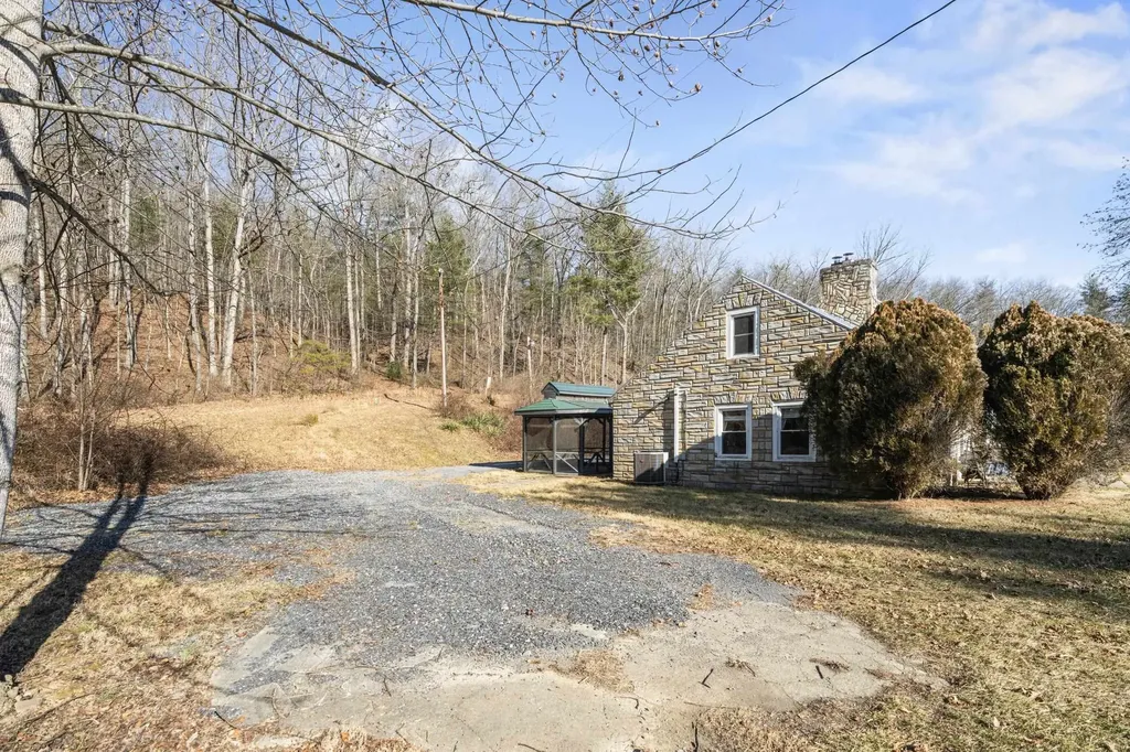 2193 Hankey Mountain Highway Churchville VA 24421