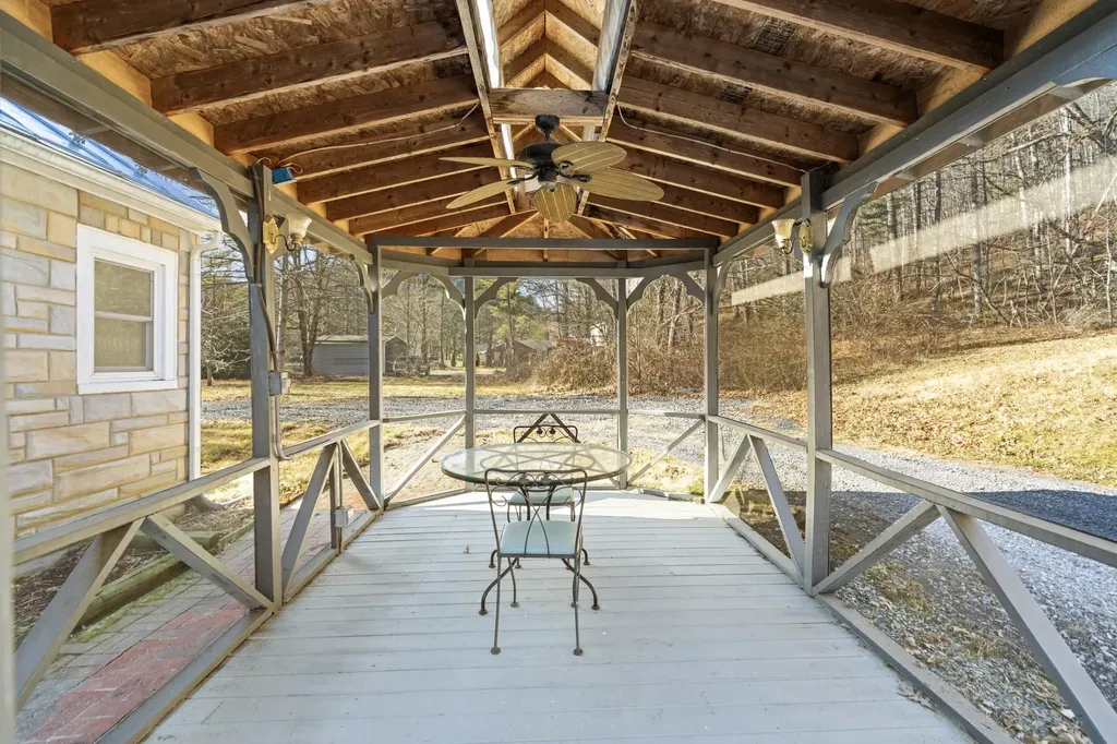 2193 Hankey Mountain Highway Churchville VA 24421