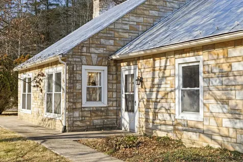 2193 Hankey Mountain Highway Churchville VA 24421